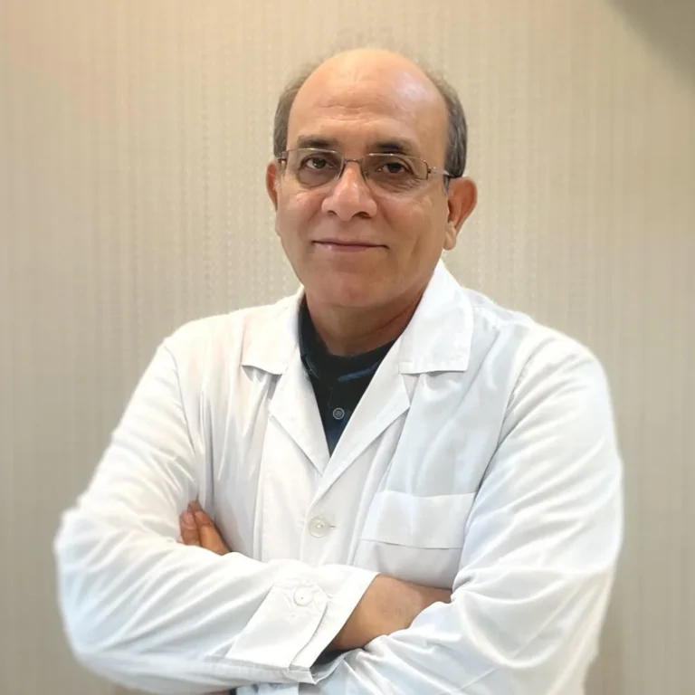 تصویر رسمی دکتر محمدرضا حقایق، متخصص بیماری‌های عفونی و استاد دانشگاه